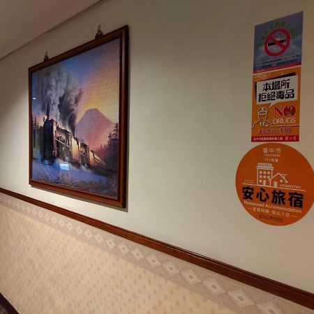 Galaxy Hotel Taichung Bagian luar foto