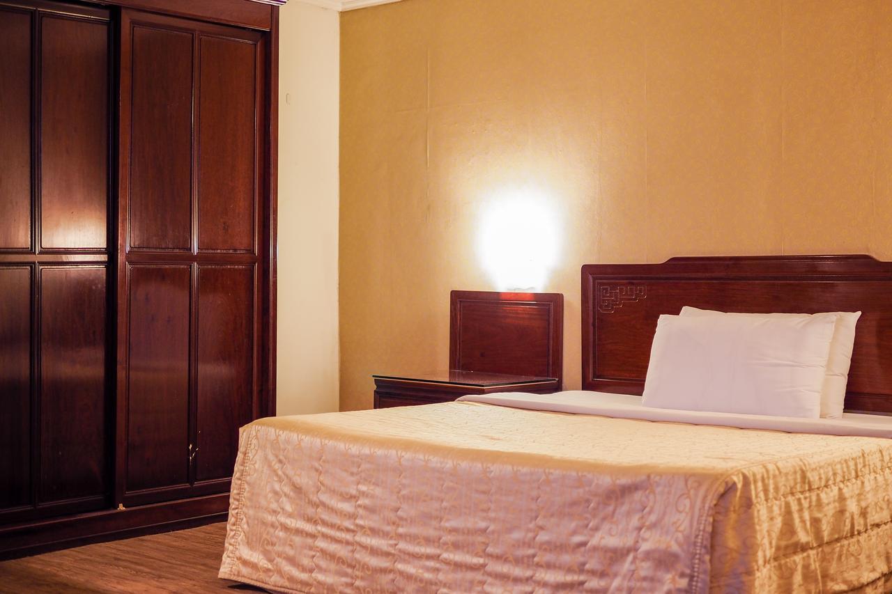 Galaxy Hotel Taichung Bagian luar foto
